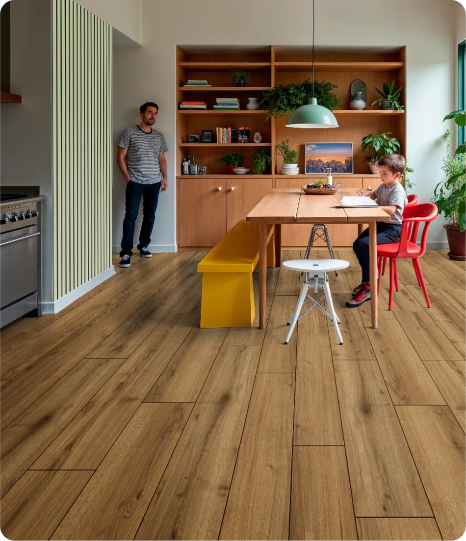 Ein Vater und sein Sohn in der Küche.